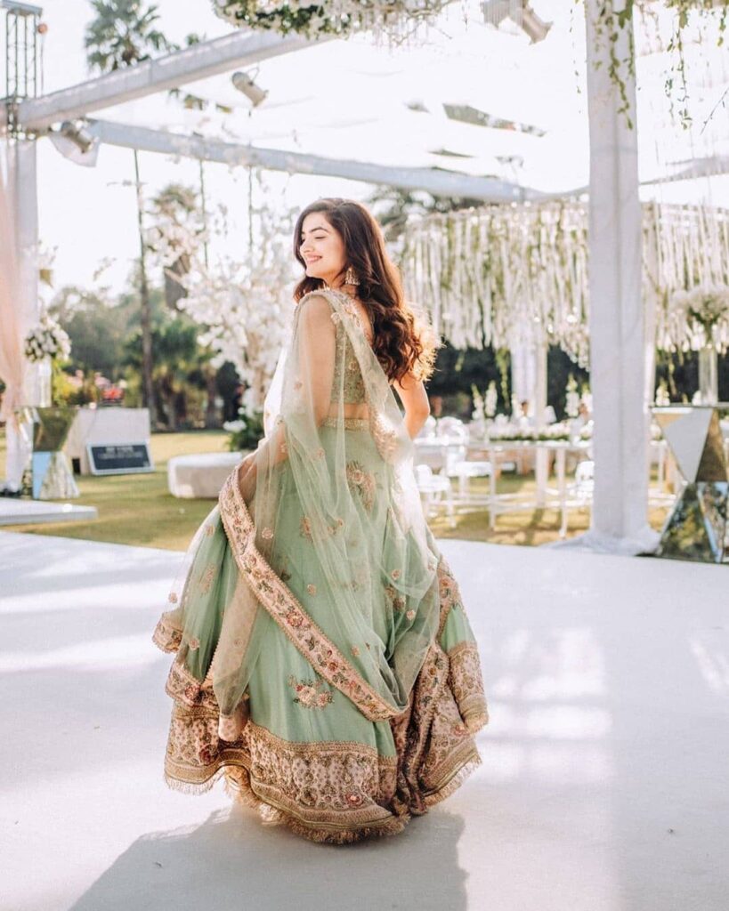 100+ Saree Poses You Should Try for the Perfect Instagrammable Click