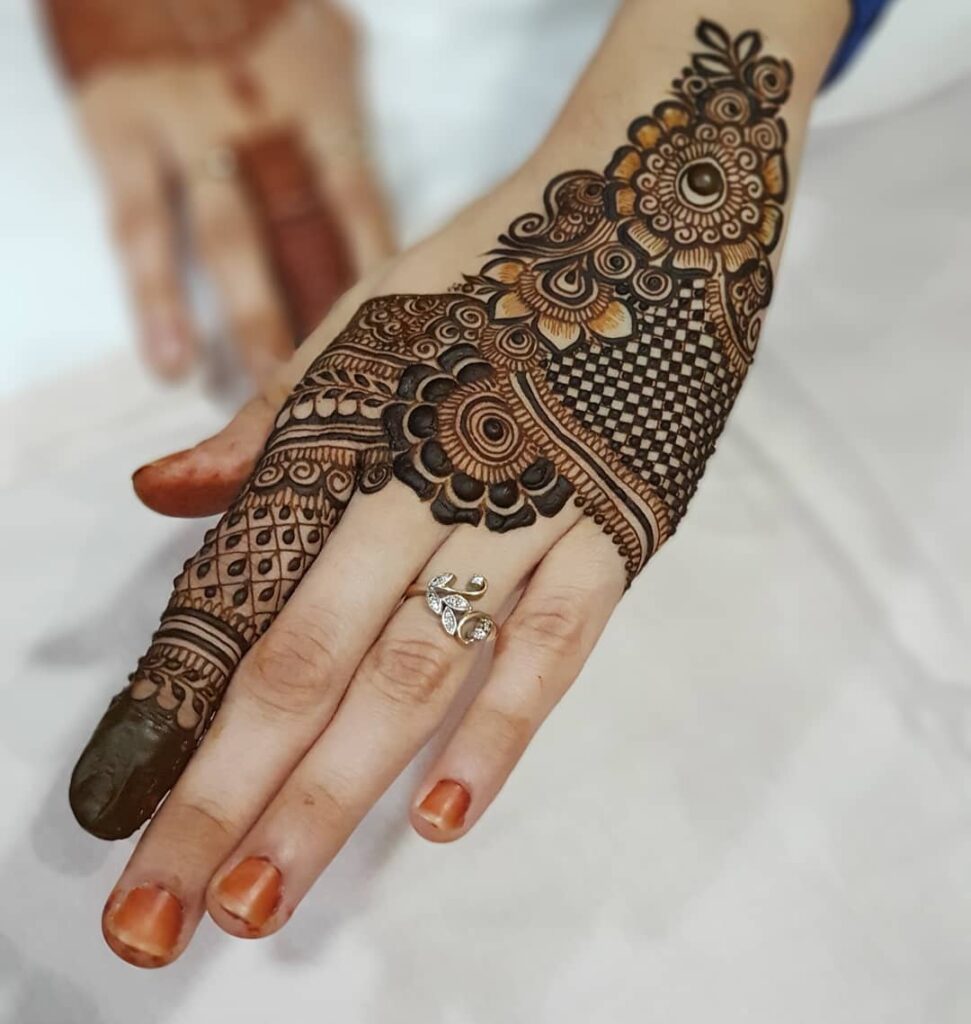 Simple Mehendi Design Back Hands