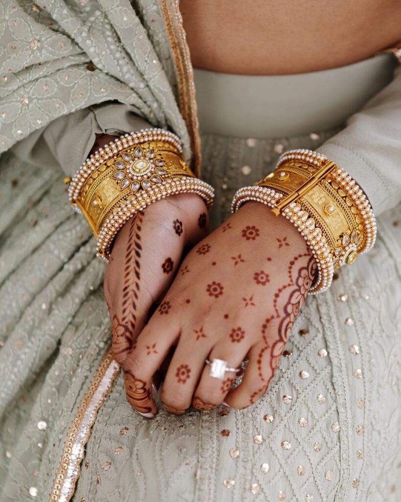 Simple Mehendi Design Back Hands