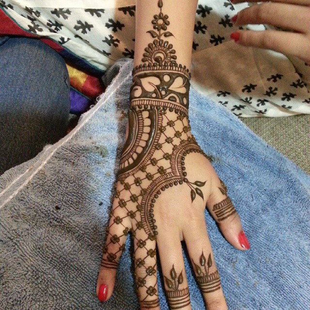 Simple Mehendi Design Back Hands