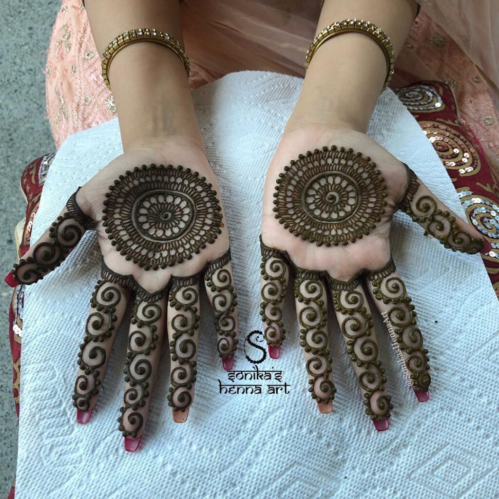 Fresh & Latest Circle Mehendi Designs That We Absolutely LOVE! |  WeddingBazaar