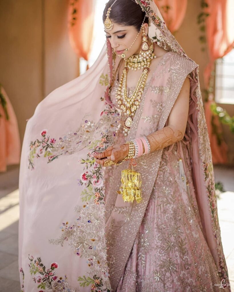 Pink Lehenga Green Jewellery 2024 | favors.com