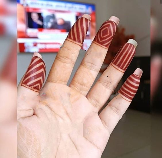 Simple Finger Mehndi Design