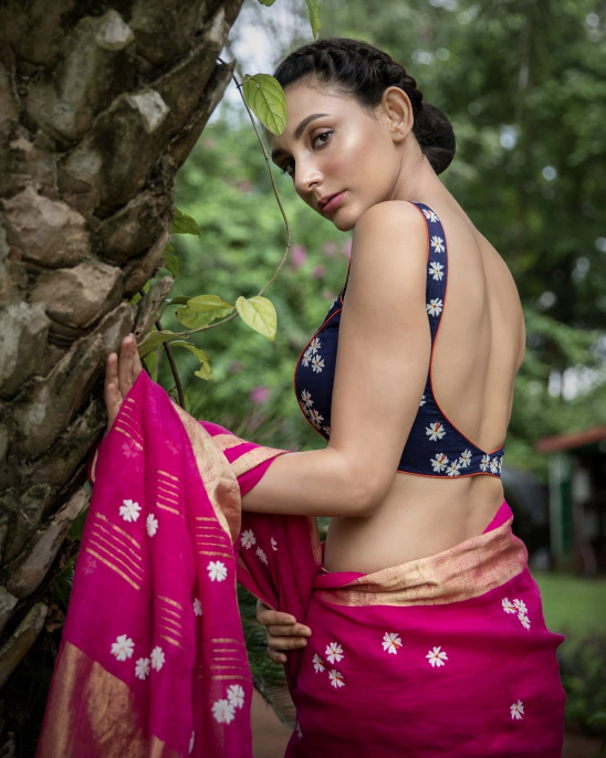 41 Sexy Backless Blouse Designs To Jazz Up Your Indian Outfit Wedbook