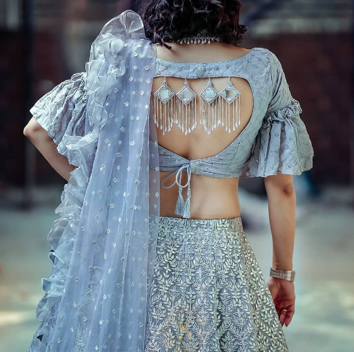 41 Sexy Backless Blouse Designs To Jazz Up Your Indian Outfit Wedbook 0751