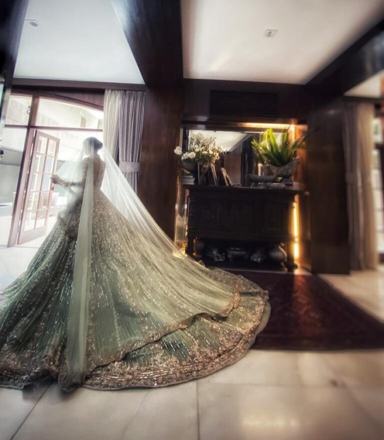 manish malhotra reception lehenga