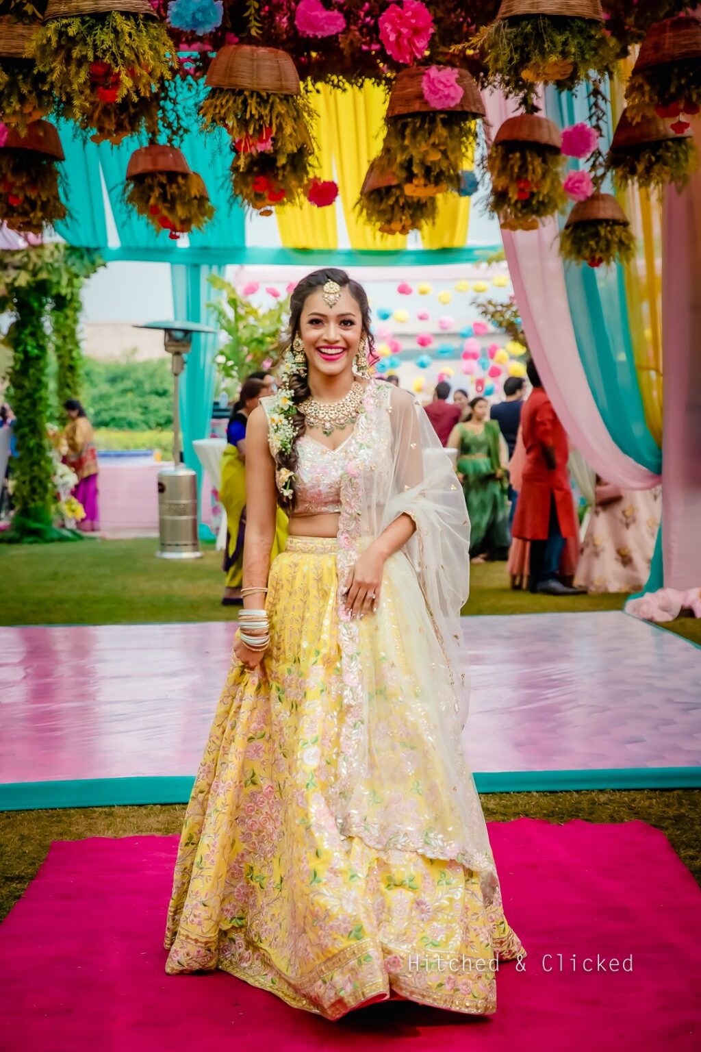 different ways to wear a lehenga dupatta