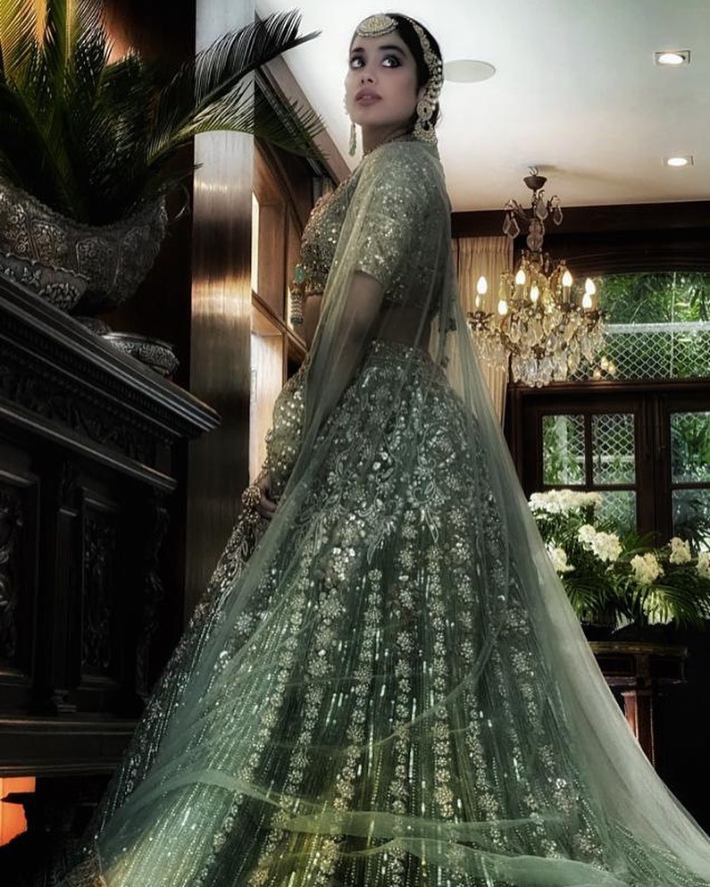 Aishwarya Rai Bachchan in Manish Malhotra Outfit | VOGUE India | Vogue India-hancorp34.com.vn