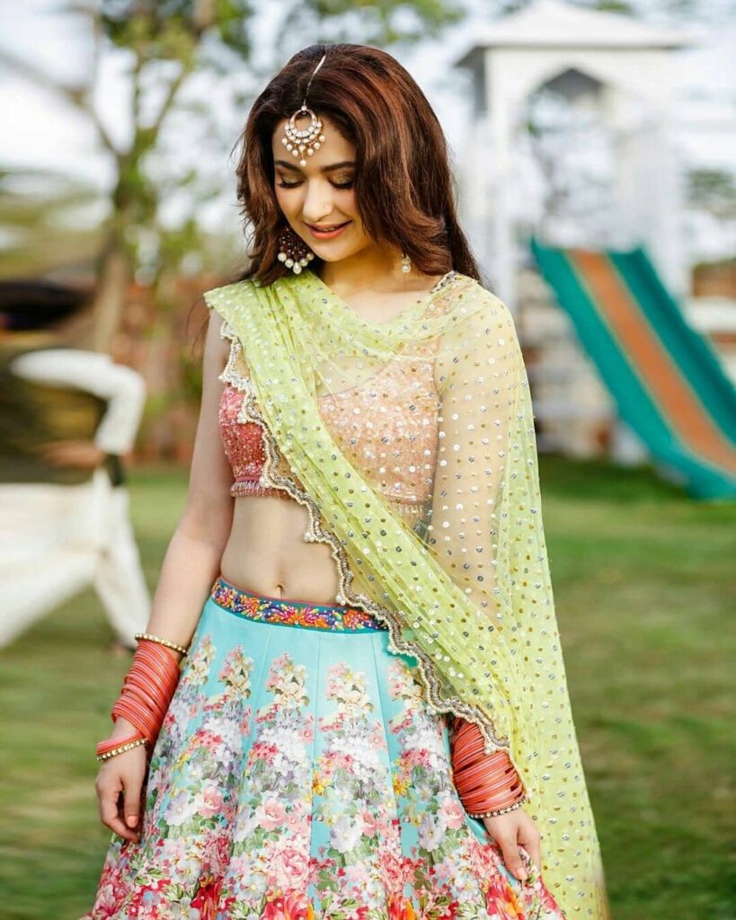 Photo of lehenga dupatta draping style