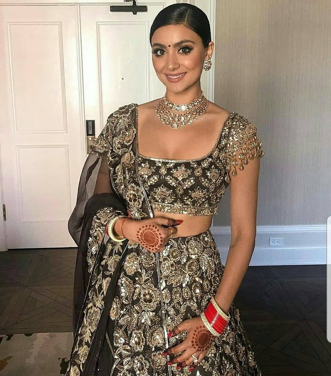 manish malhotra reception lehenga