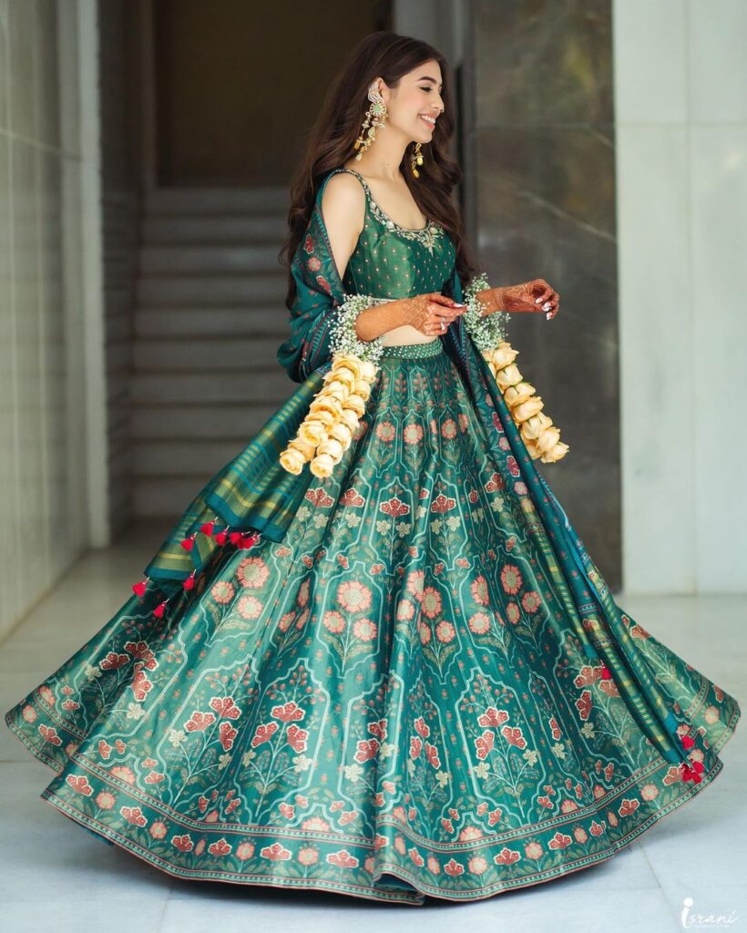 Neha Kakkar Mehendi lehenga