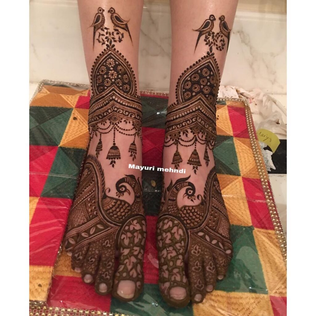 Foot Mehendi Simple design