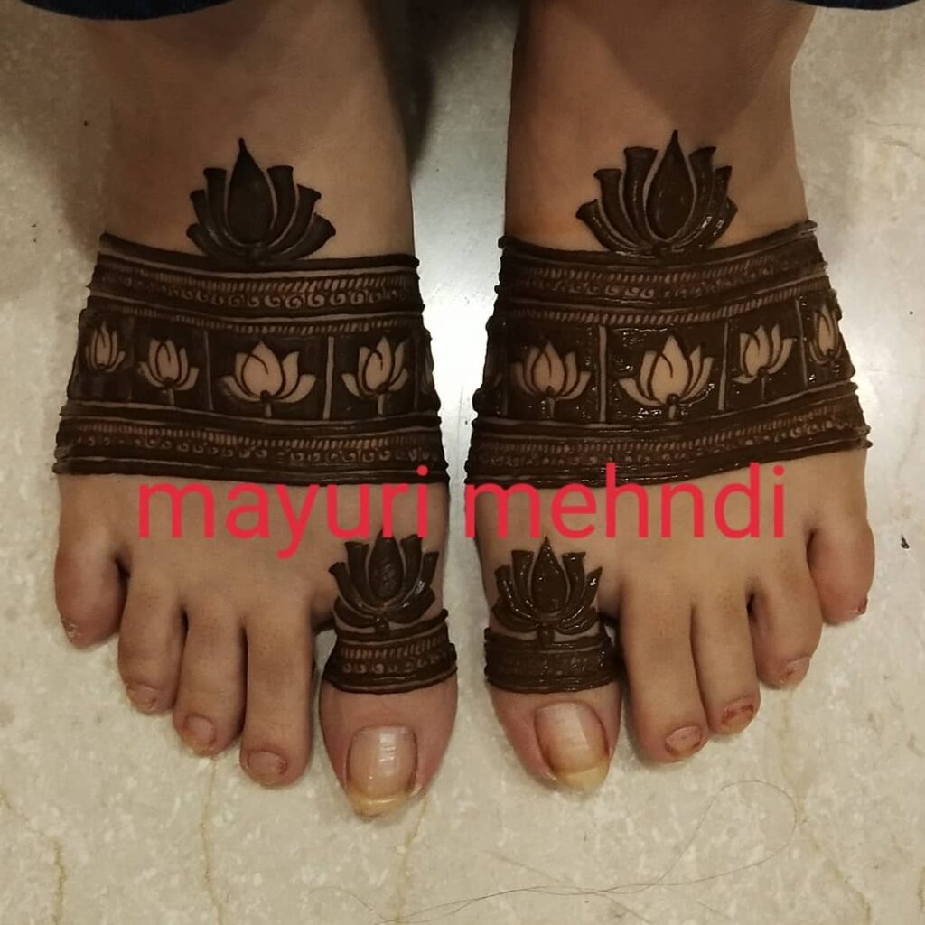 minimal foot mehndi design