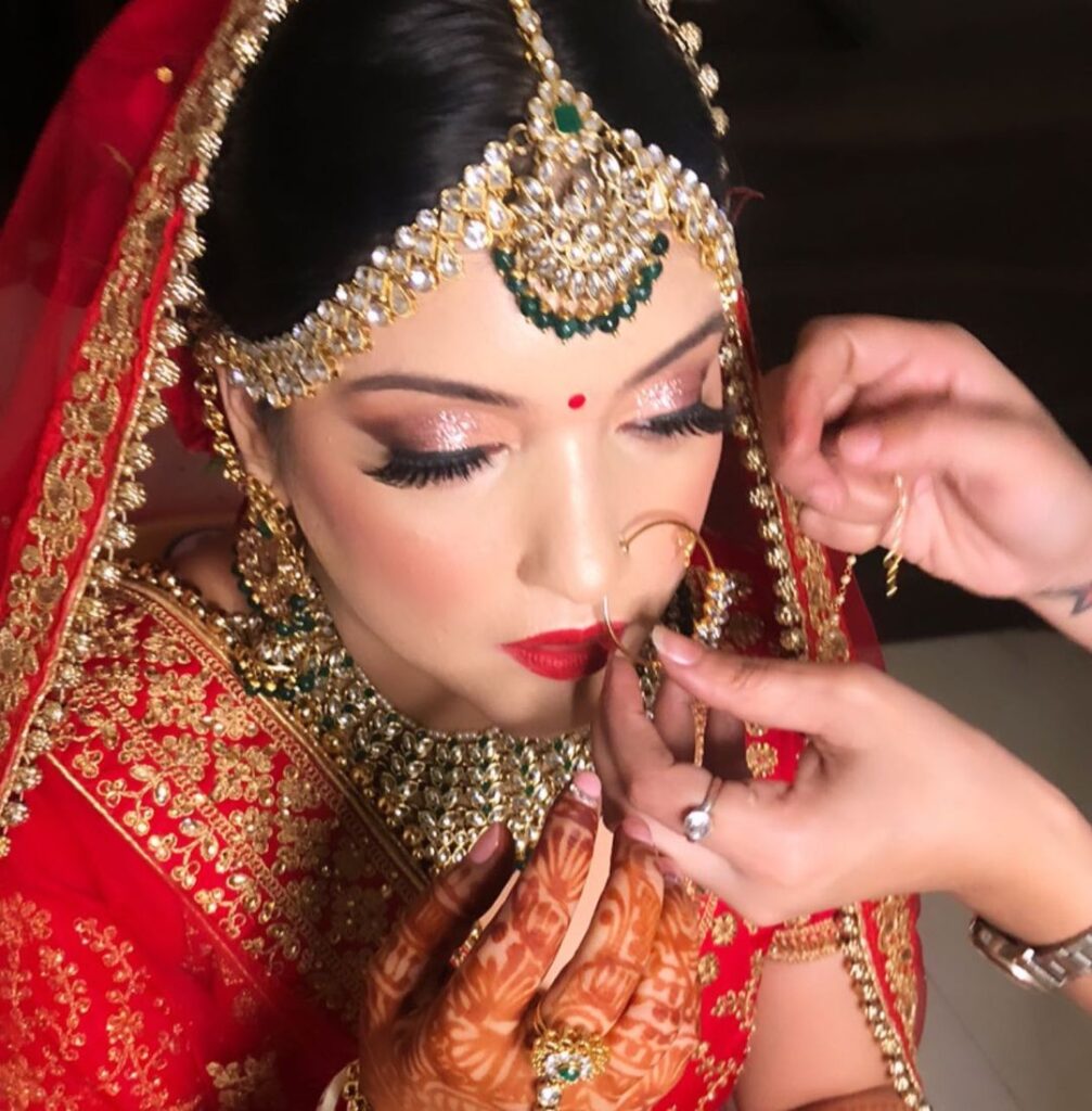 Aarti Makker top makeup artists in delhi
