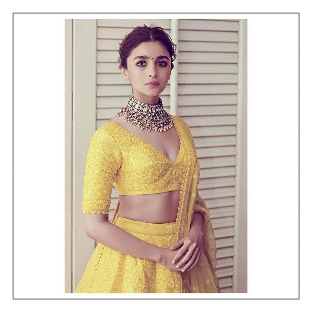 Alia bhatt outlet black lehenga choli