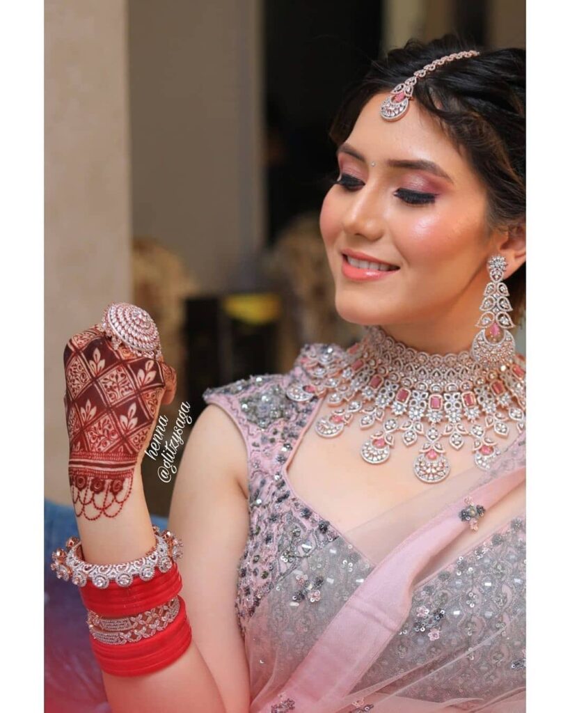 Latest Jaal Mehendi For Brides