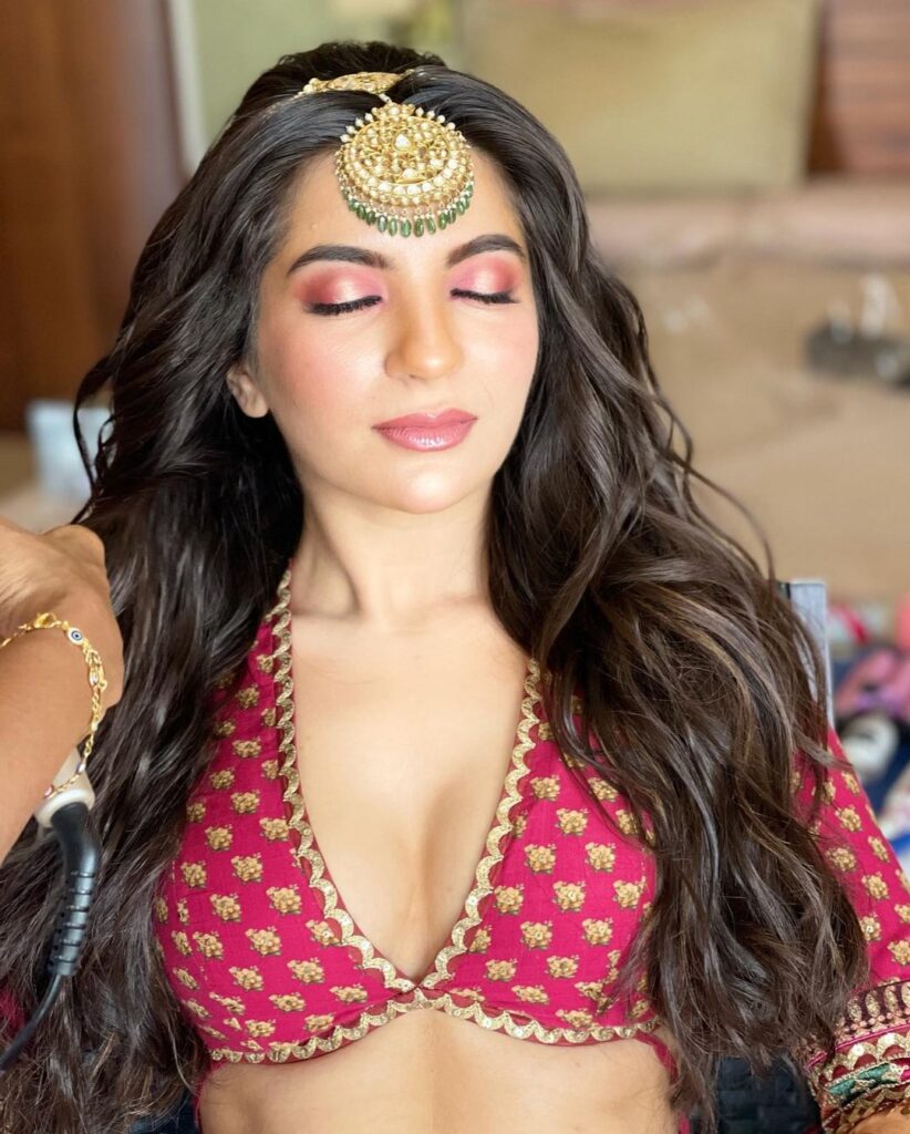Mehendi Makeup Indian Brides