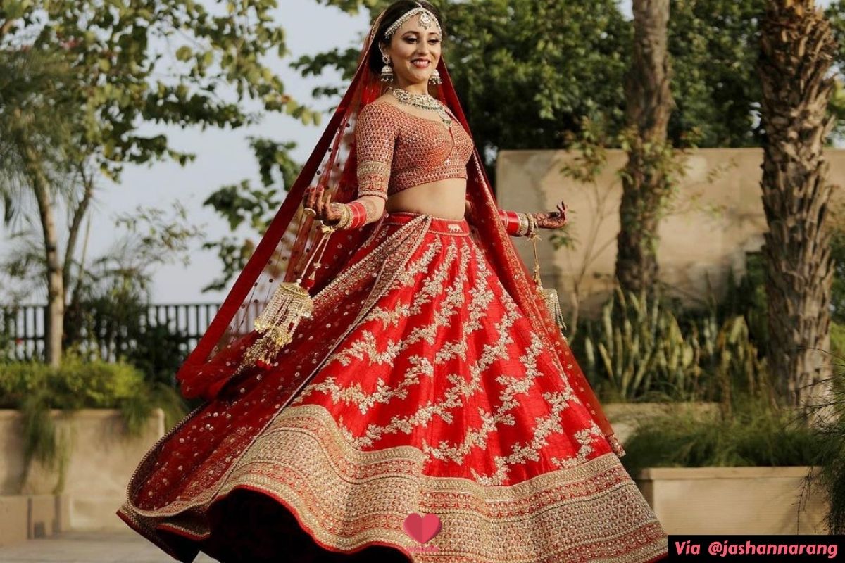 bridal-stunning-ness-dressed-in-traditional-red-this-bride-is-a