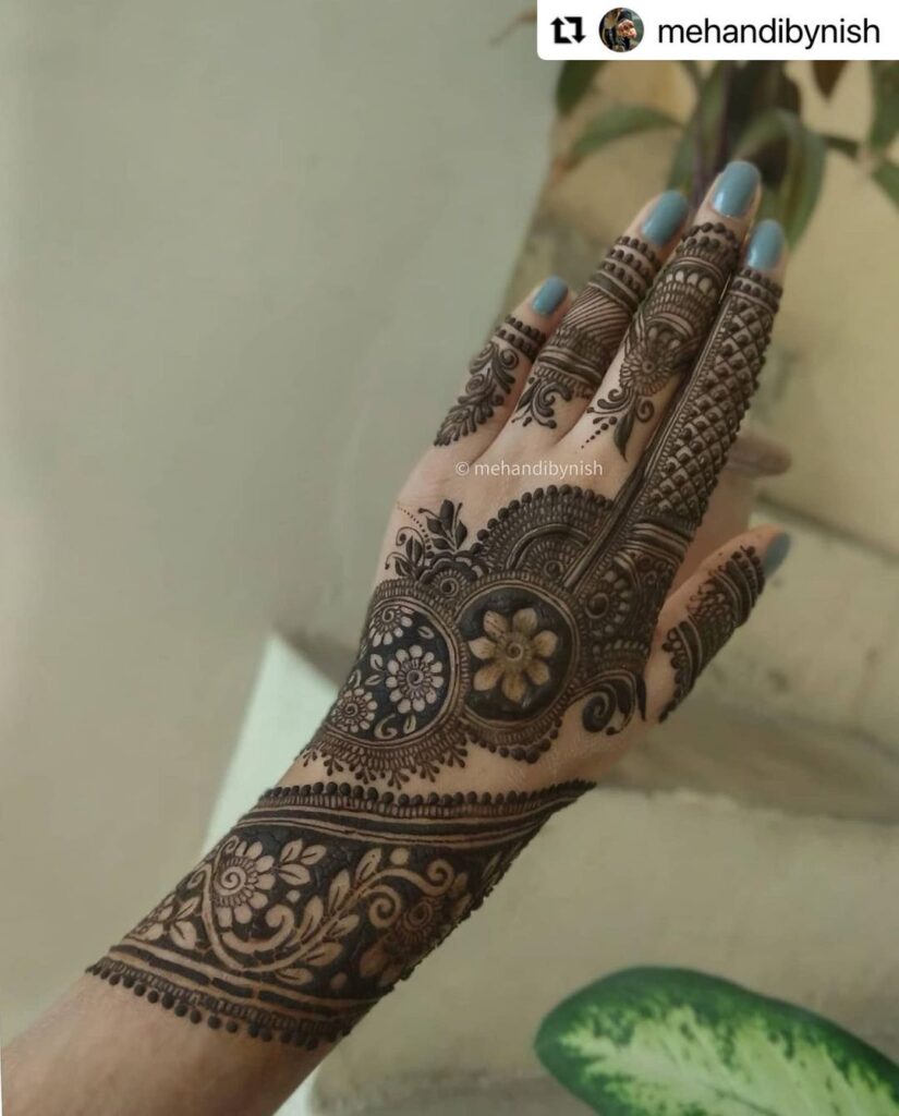 Front hand Arabic Mehndi Design for Beginners