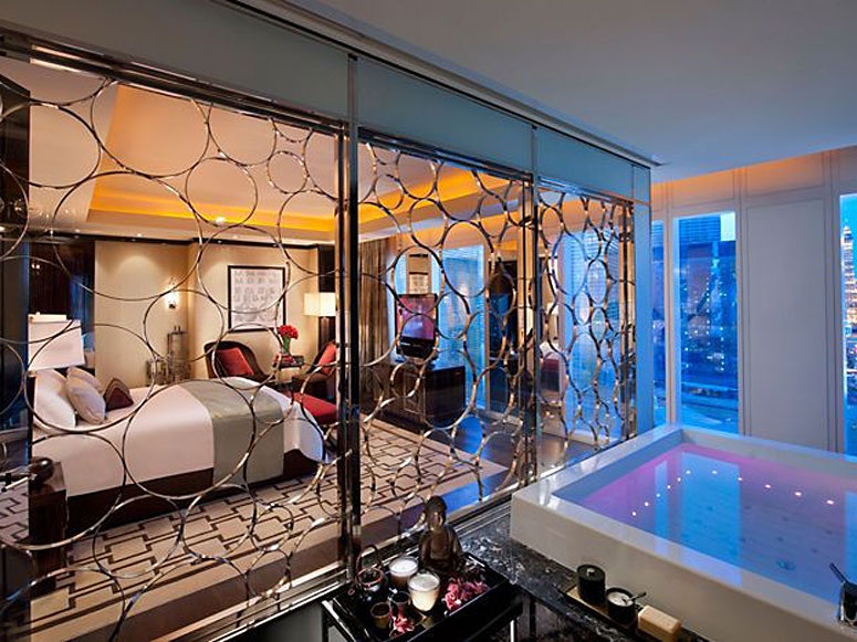 Cesars Palace Vegas Honeymoon Suites With Jacuzzi