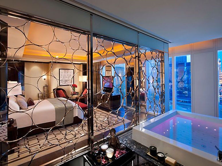 15 Las Vegas Honeymoon Suites With Jacuzzi InRoom Wedbook