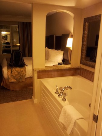 Hilton Grand Vacations Vegas Honeymoon Suites With Jacuzzi