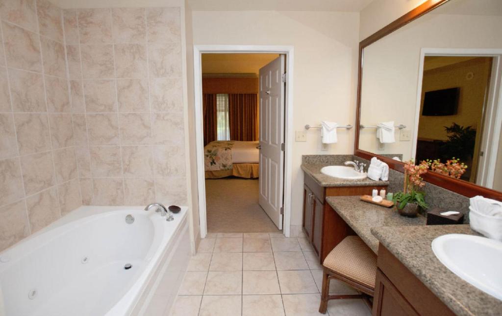 Tahiti Village Resort Vegas Suite With Whirpool Tub