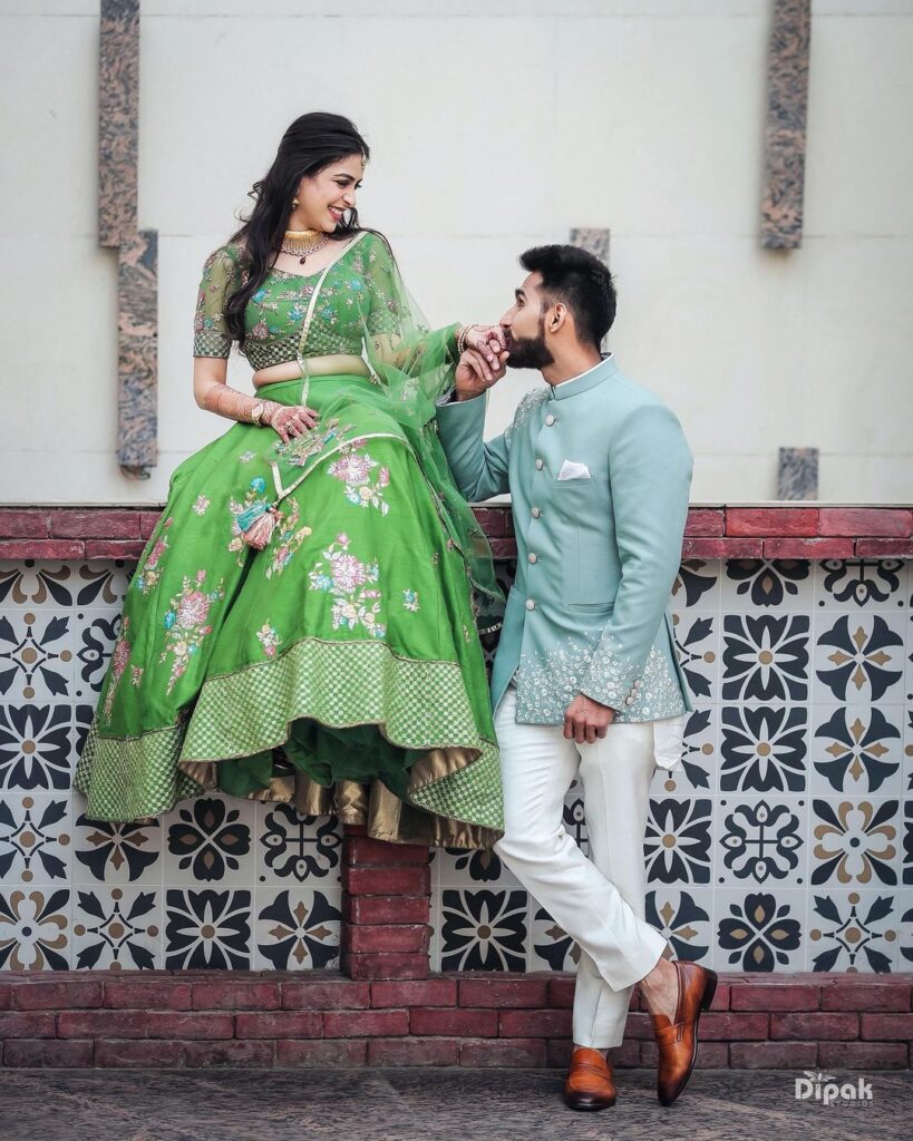 Mehendi Dresses For Bride & Groom