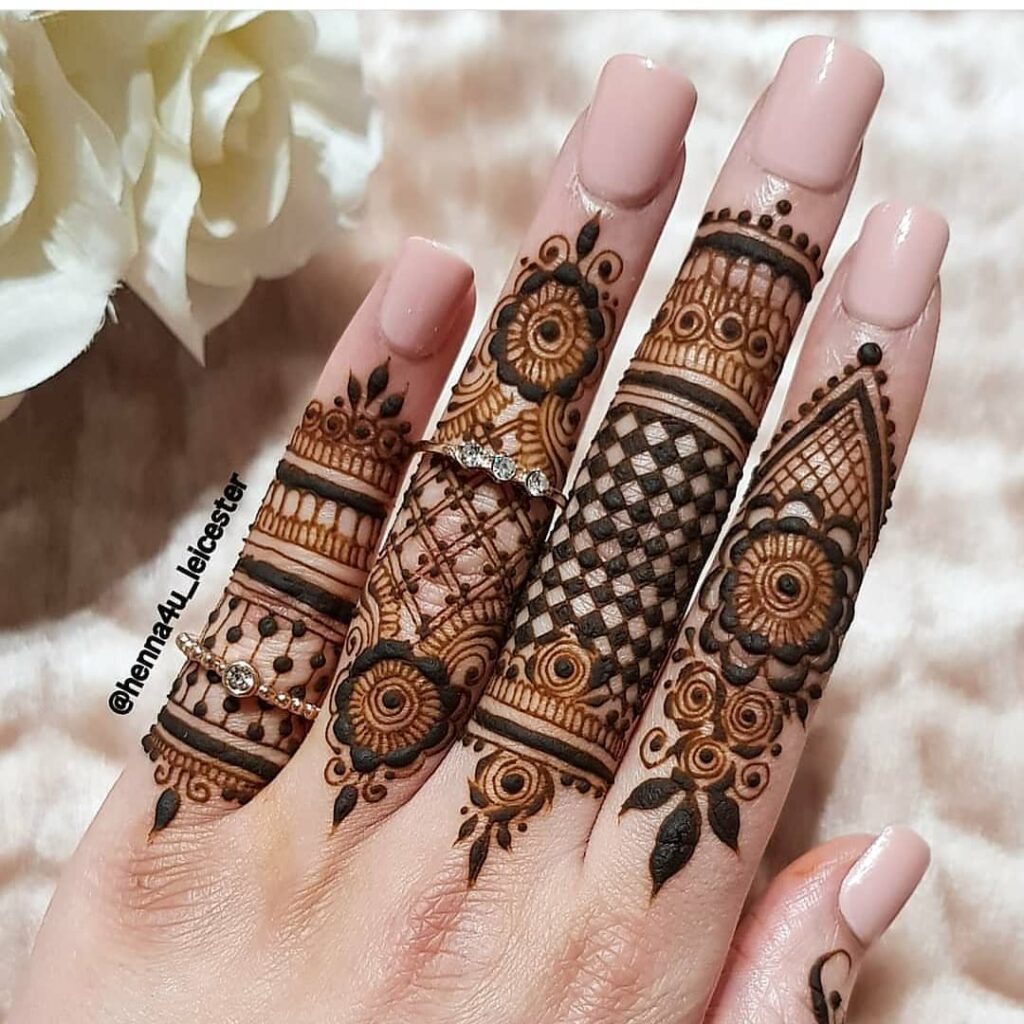 Finger Mehendi Design