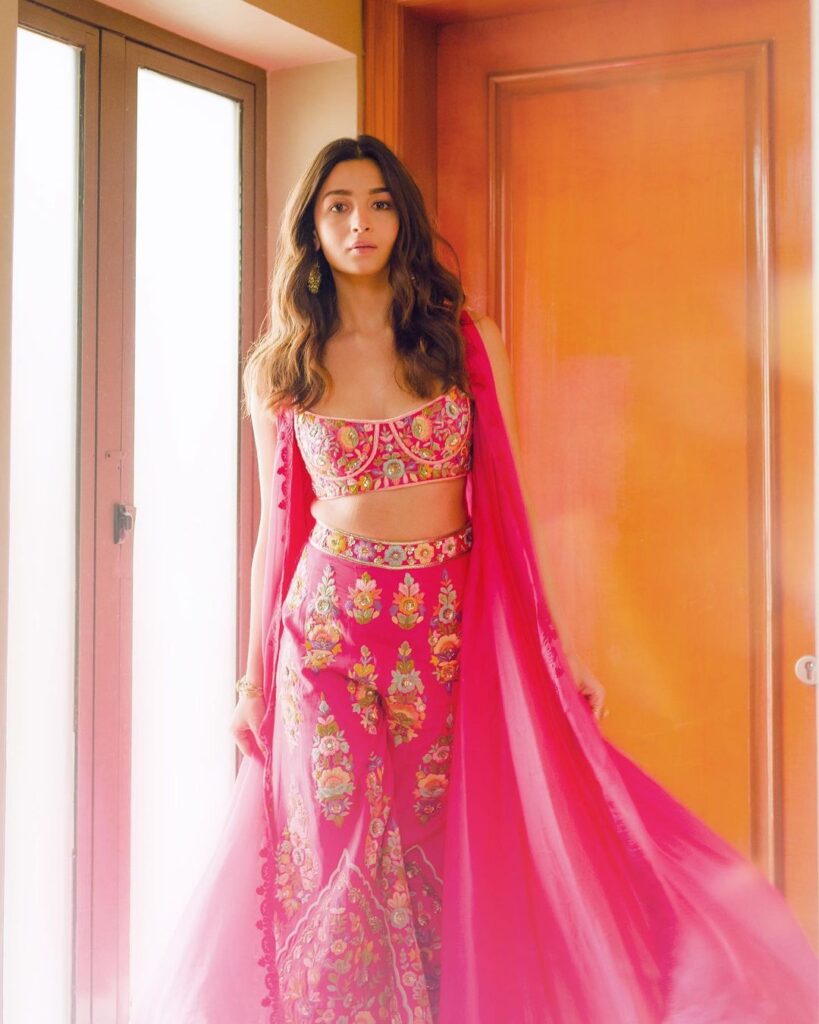 Alia bhatt in chaniya on sale choli