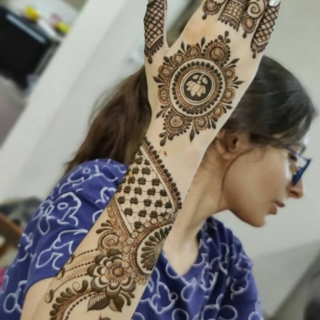 Arabic Back Hand Mehndi Design