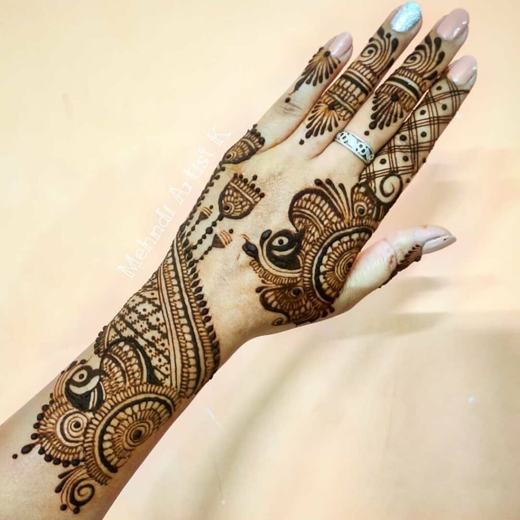 Arabic Back Hand Mehndi Design