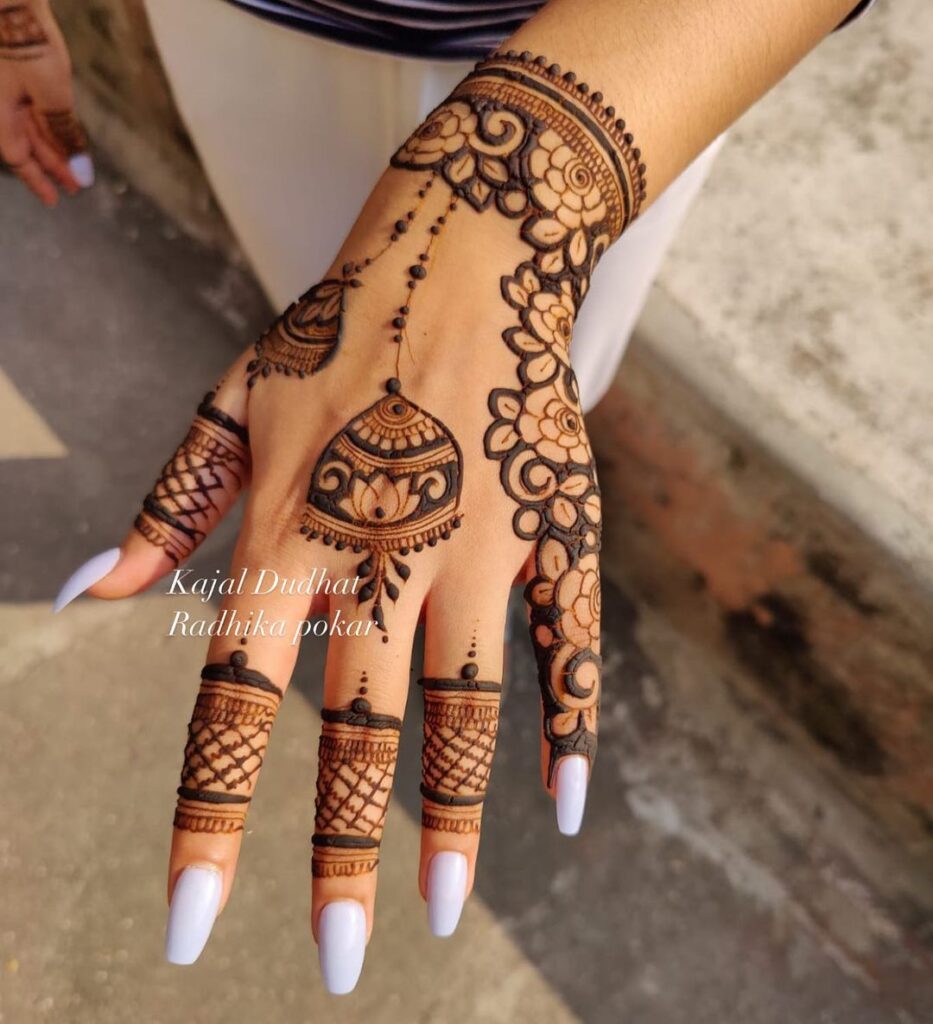 Arabic Back Hand Mehndi Design