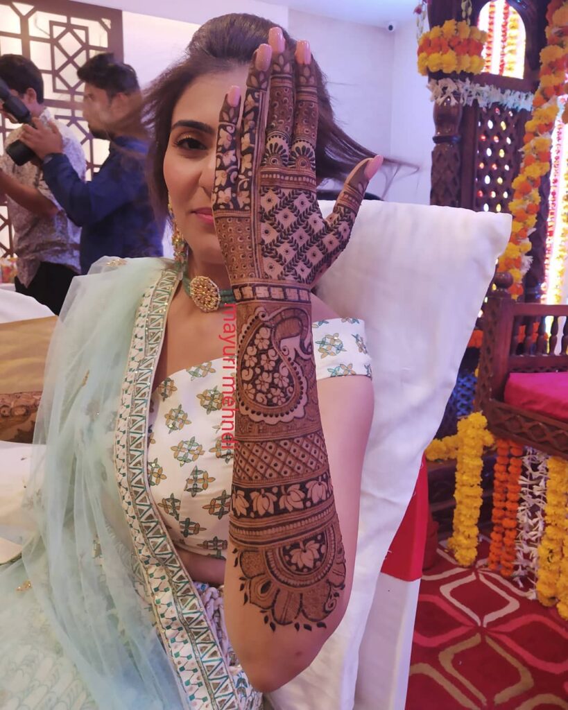 Bridal Back Hand Mehndi Designs