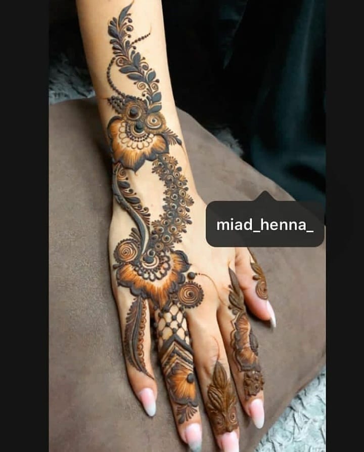 Simple Back Hand Mehndi Design