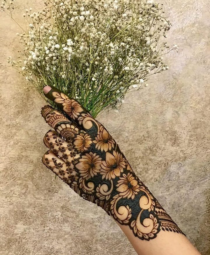 Stylish Back Hand Mehndi Design