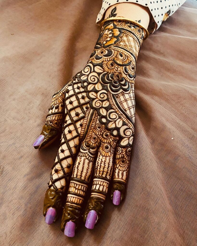 Stylish Back Hand Mehndi Design