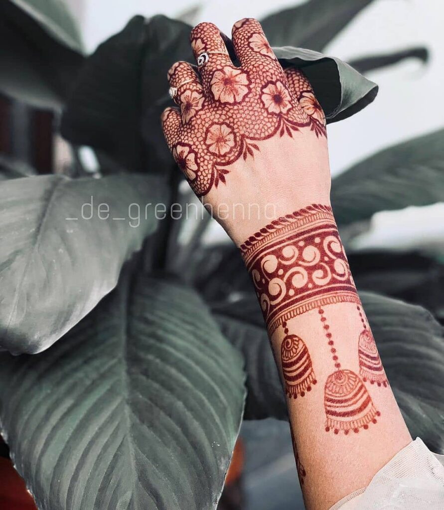 Stylish Back Hand Mehndi Design