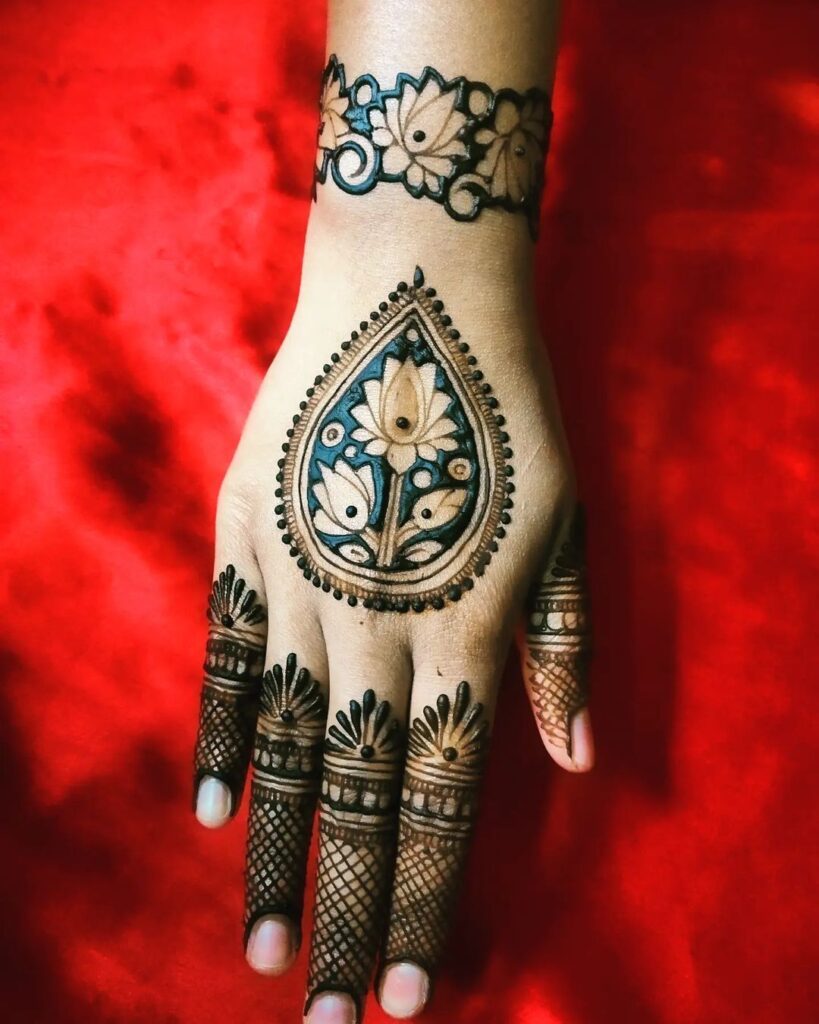 Stylish Back Hand Mehndi Design