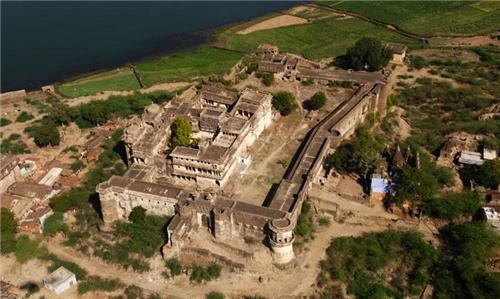 Khandar Fort