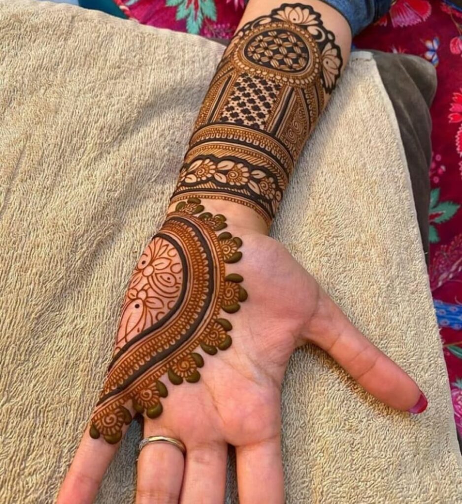 Simple Mehndi Design For Front Hand