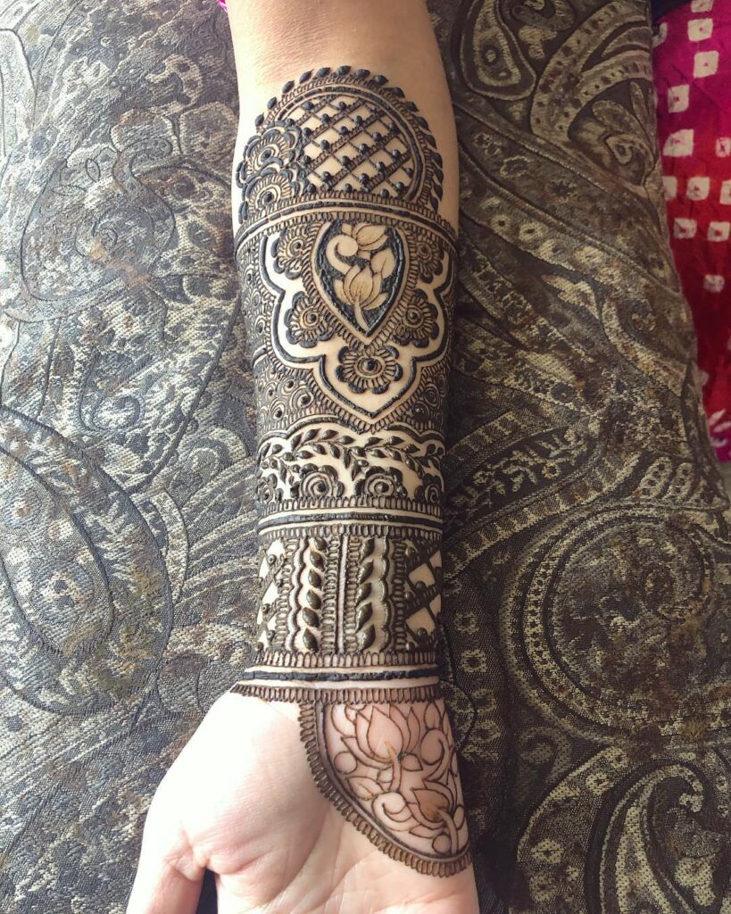 Simple Wrist Mehndi Design