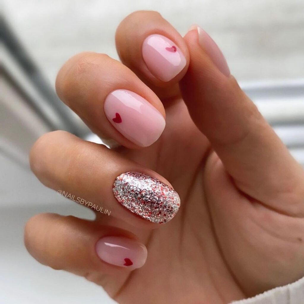 Glitter Christmas Nail Ideas