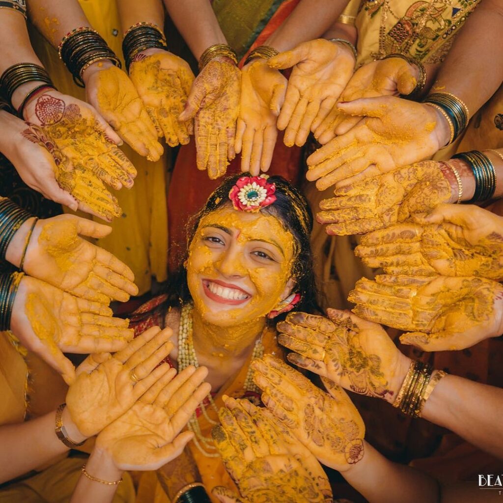 Bride Showing Off Mehendi at Haldi Ceremony | Haldi photoshoot, Haldi  ceremony outfit, Bride photos poses