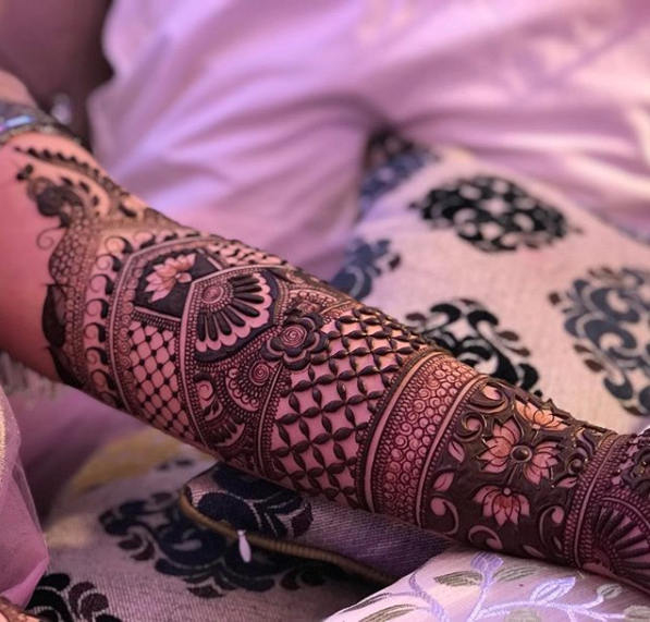 Unique Bridal Mehndi Design