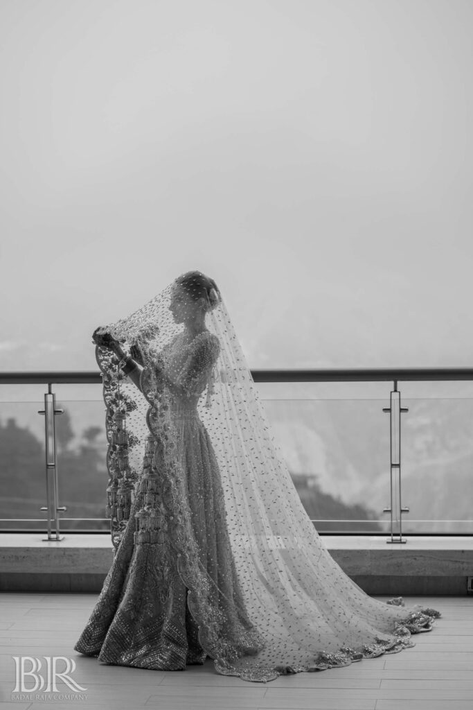 Bridal Poses With Dupatta