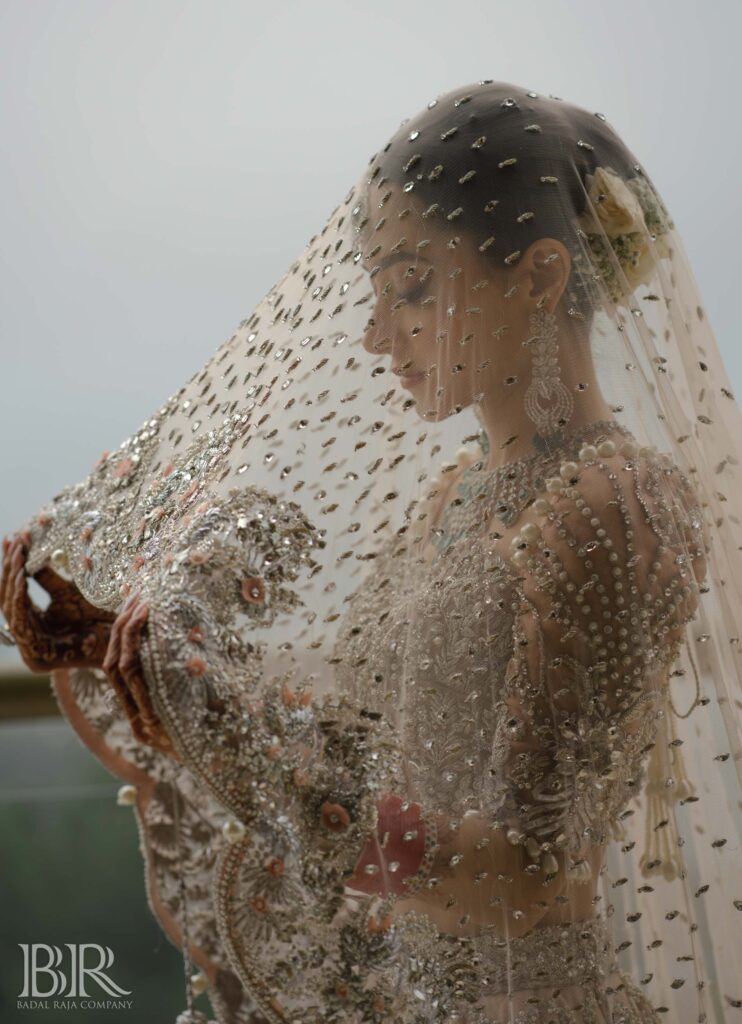 Bridal Poses With Dupatta