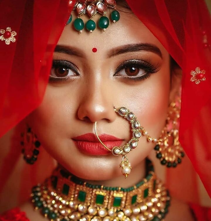 Bridal Poses With Dupatta