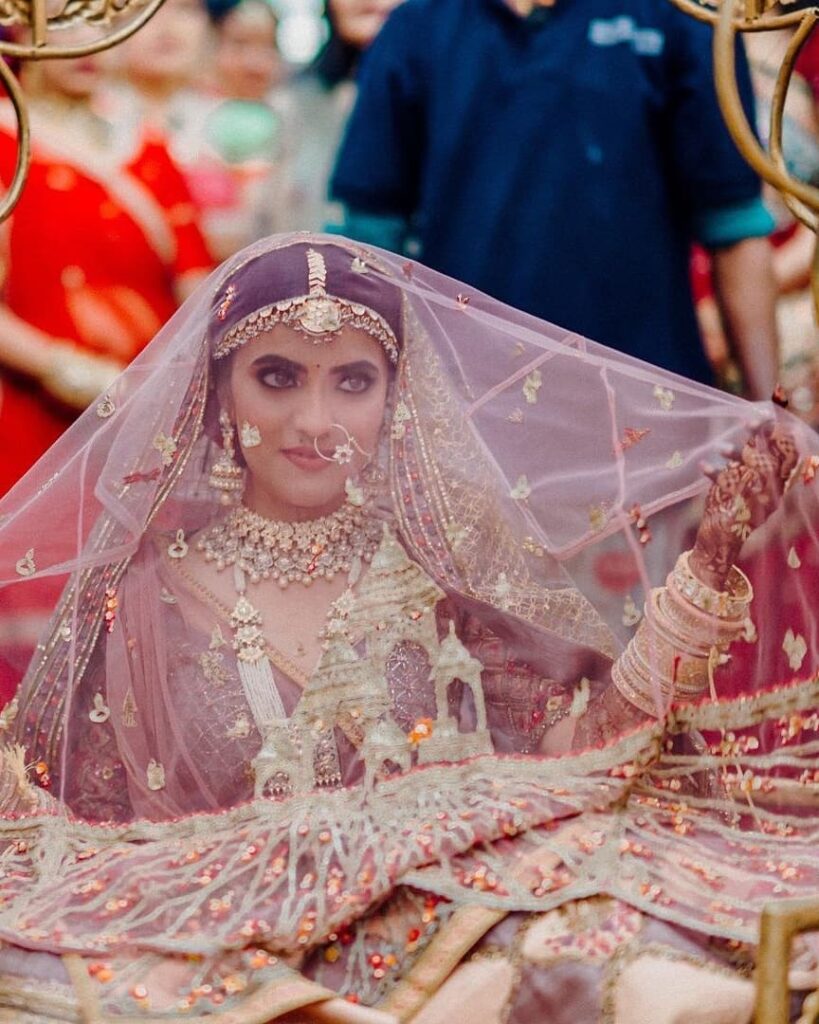 Bridal Poses With Dupatta