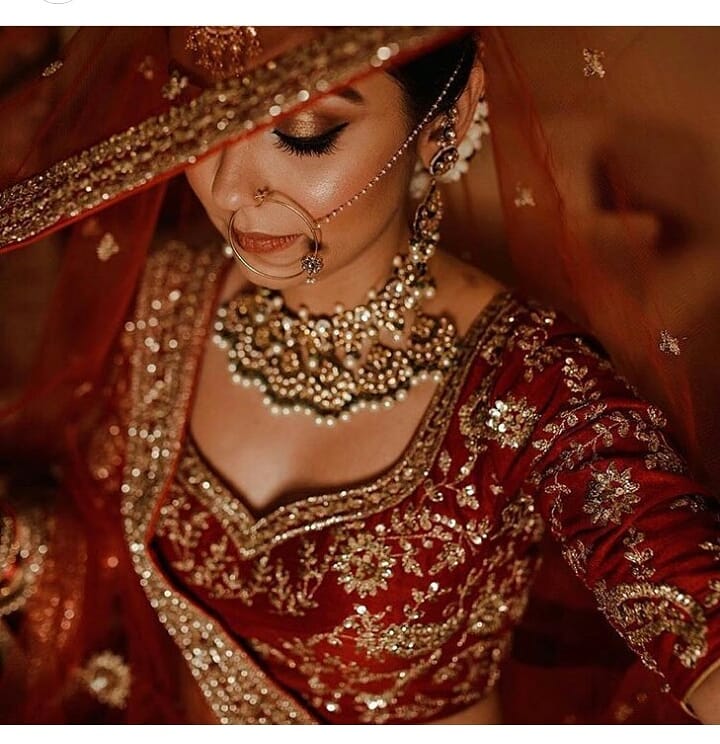 Bridal Poses With Dupatta